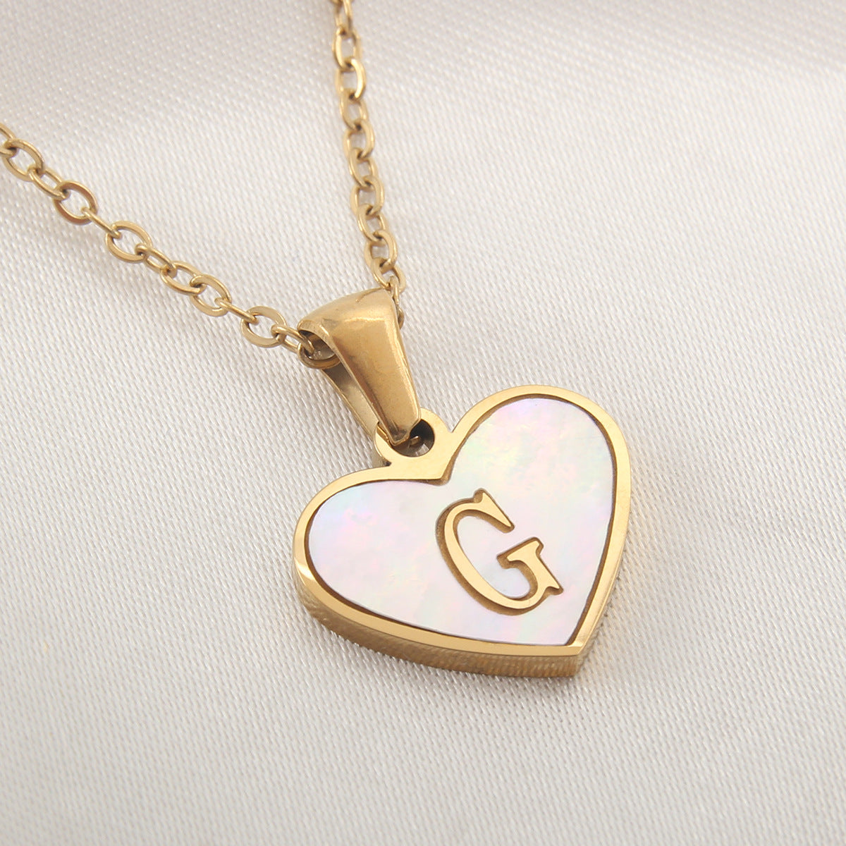 26 Letter Heart-shaped Personalized Necklace White Shell Love Clavicle Chain Fashion