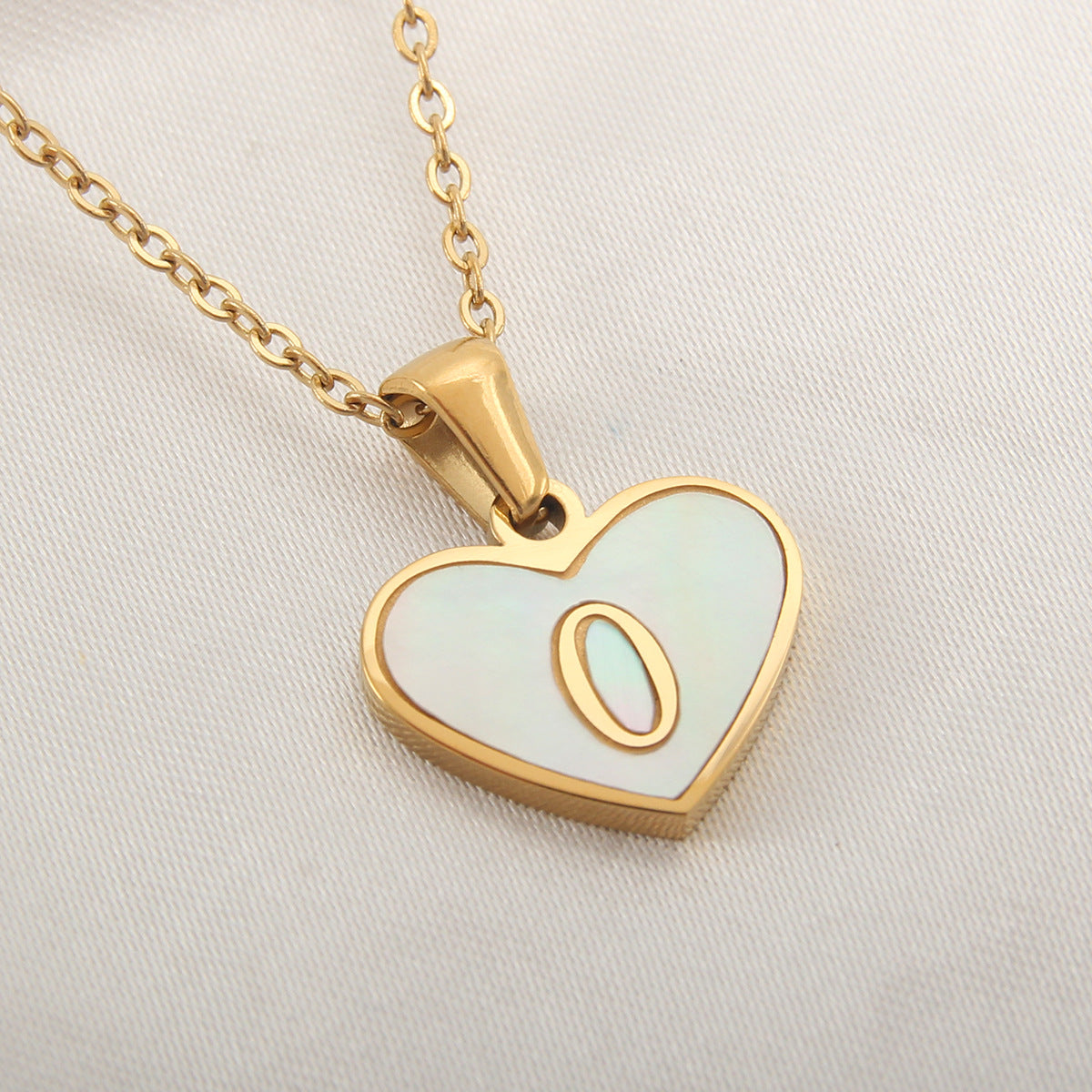 26 Letter Heart-shaped Personalized Necklace White Shell Love Clavicle Chain Fashion