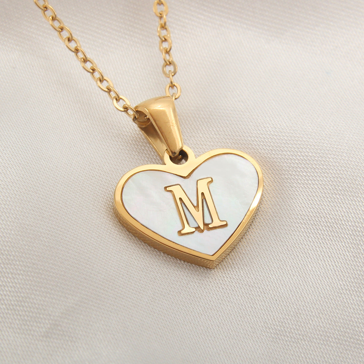 26 Letter Heart-shaped Personalized Necklace White Shell Love Clavicle Chain Fashion