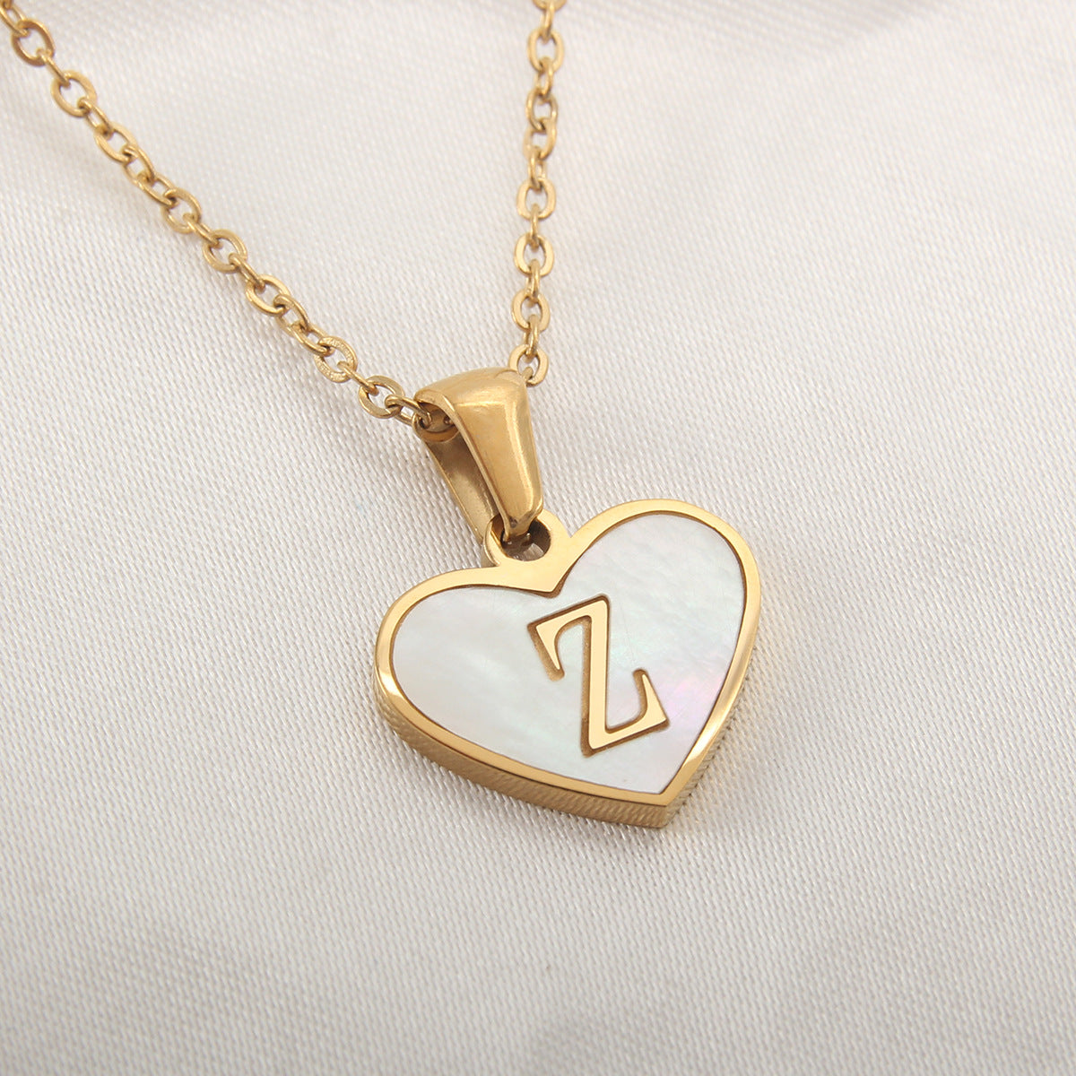 26 Letter Heart-shaped Personalized Necklace White Shell Love Clavicle Chain Fashion