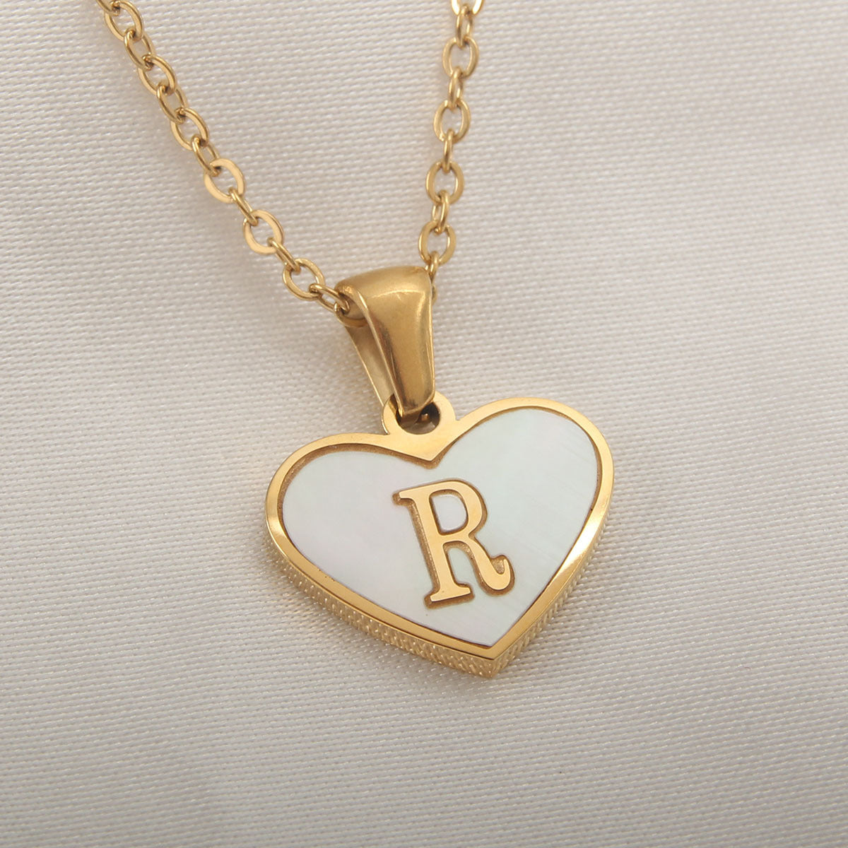 26 Letter Heart-shaped Personalized Necklace White Shell Love Clavicle Chain Fashion