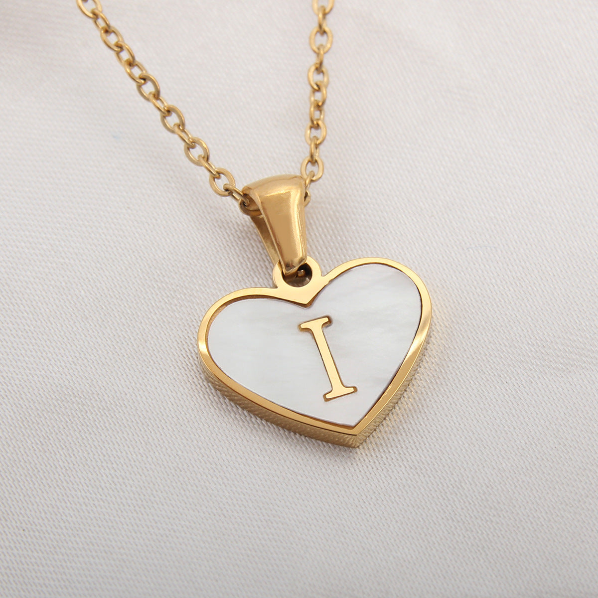 26 Letter Heart-shaped Personalized Necklace White Shell Love Clavicle Chain Fashion