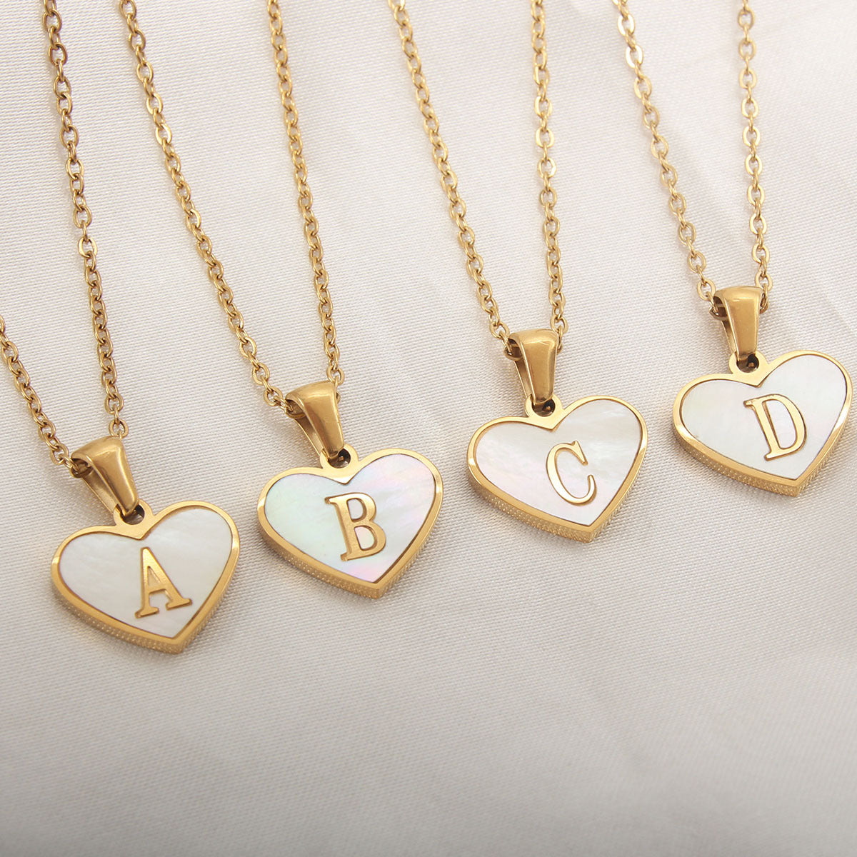 26 Letter Heart-shaped Personalized Necklace White Shell Love Clavicle Chain Fashion