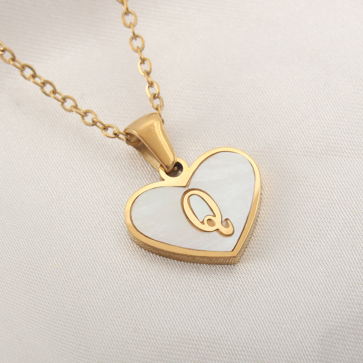 26 Letter Heart-shaped Personalized Necklace White Shell Love Clavicle Chain Fashion