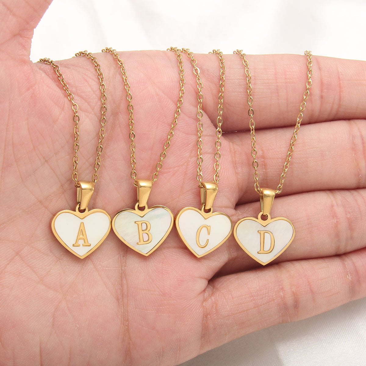 26 Letter Heart-shaped Personalized Necklace White Shell Love Clavicle Chain Fashion