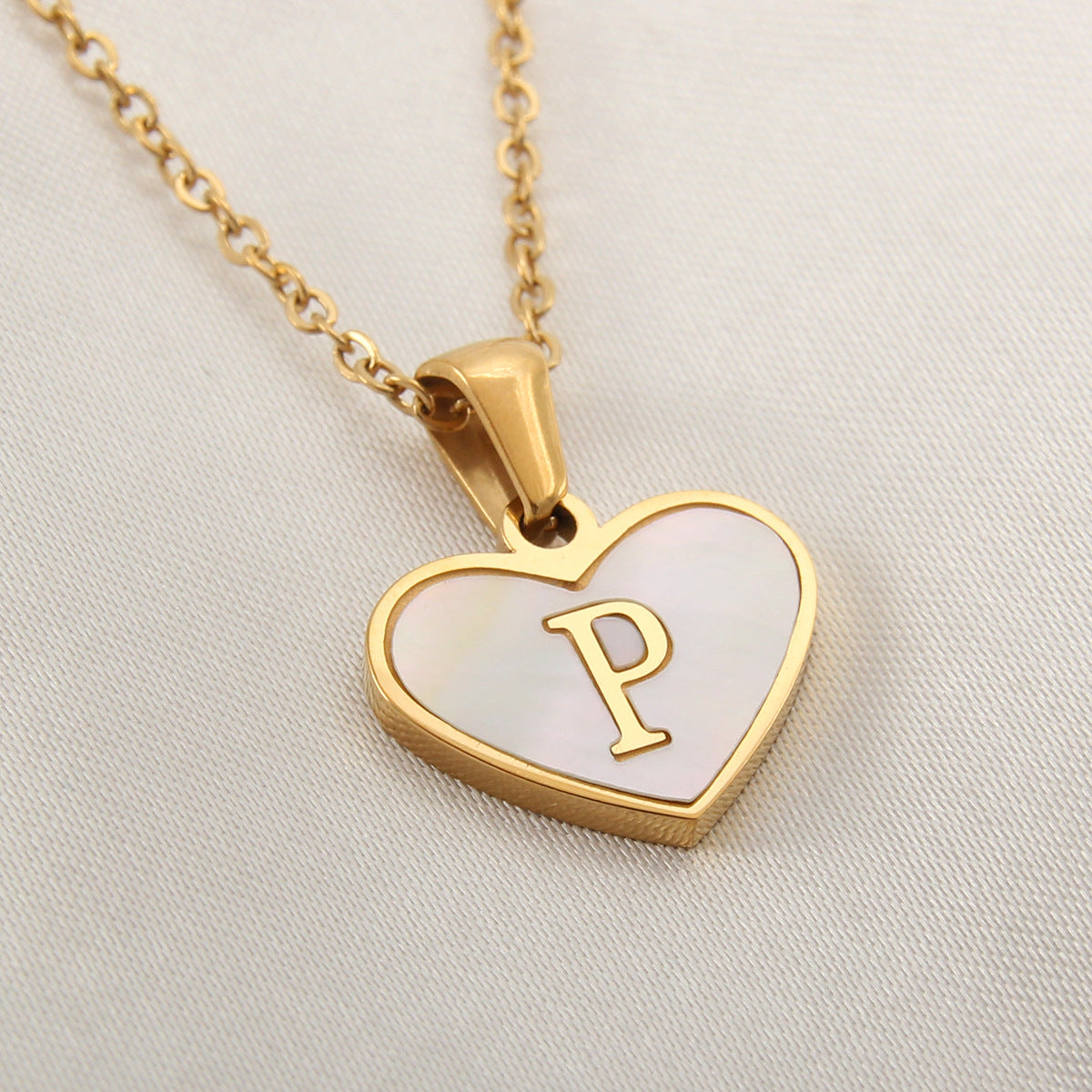 26 Letter Heart-shaped Personalized Necklace White Shell Love Clavicle Chain Fashion