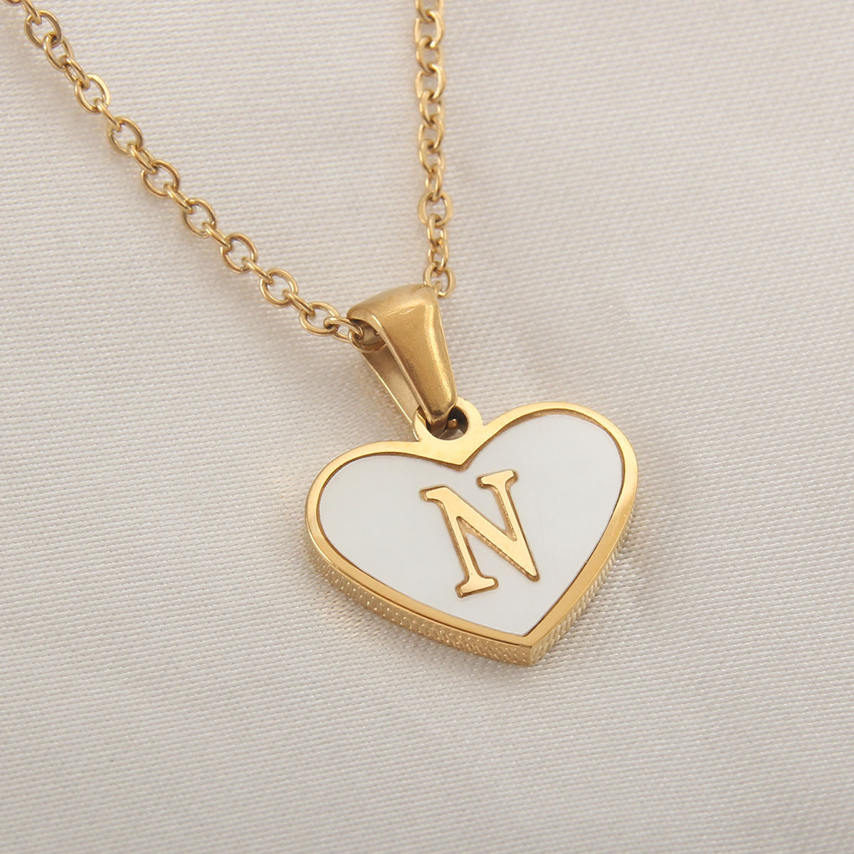 26 Letter Heart-shaped Personalized Necklace White Shell Love Clavicle Chain Fashion