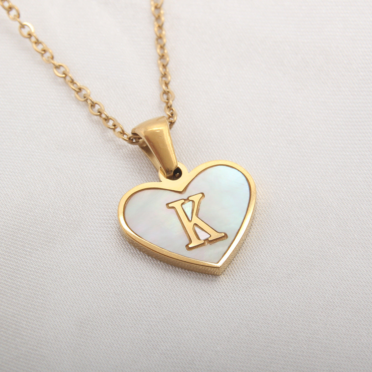 26 Letter Heart-shaped Personalized Necklace White Shell Love Clavicle Chain Fashion