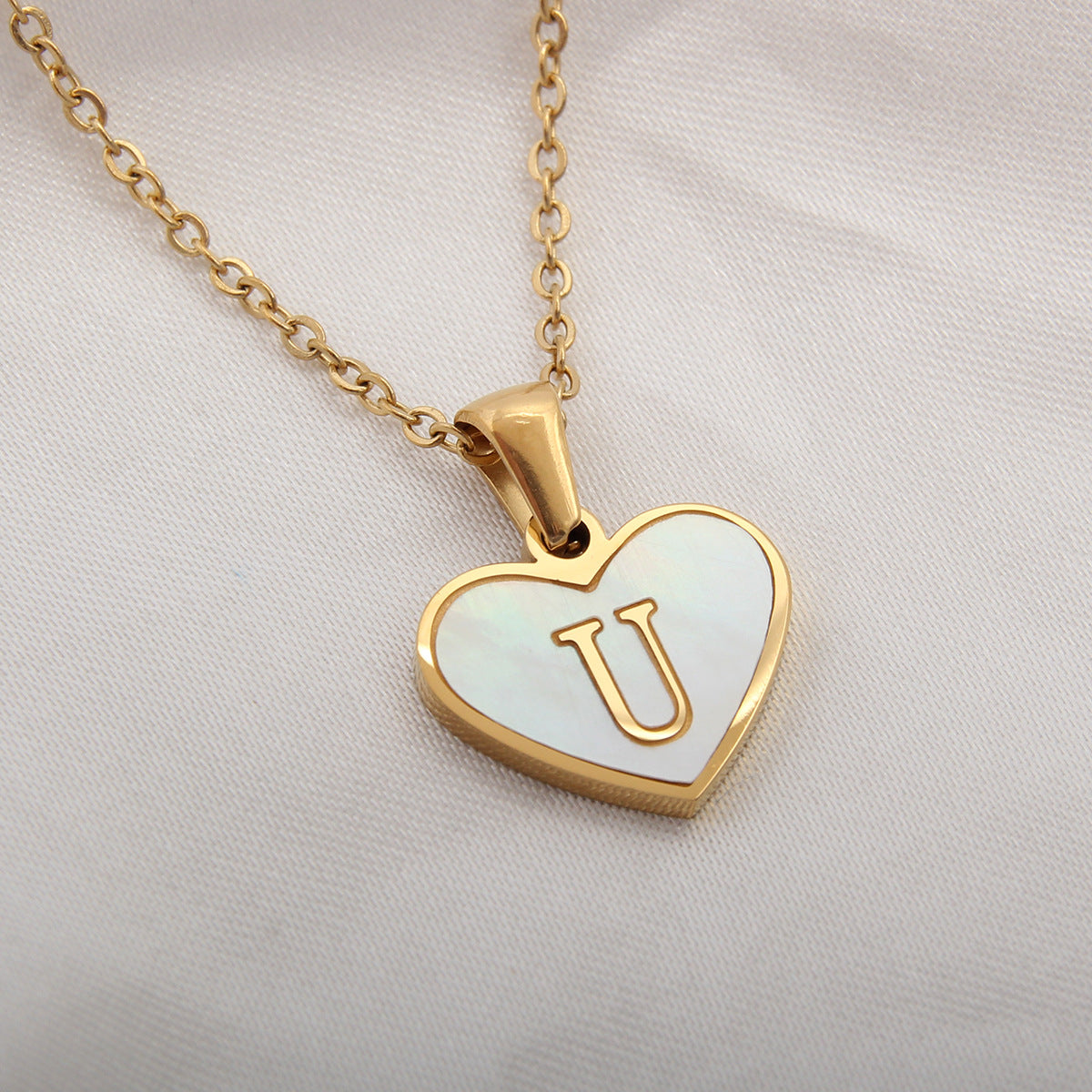 26 Letter Heart-shaped Personalized Necklace White Shell Love Clavicle Chain Fashion